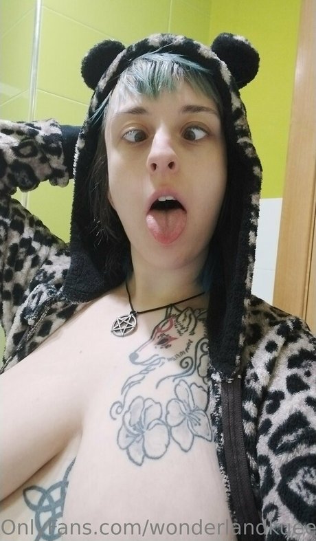 Nacktes geleaktes OnlyFans-Foto von Wonderlandkueen