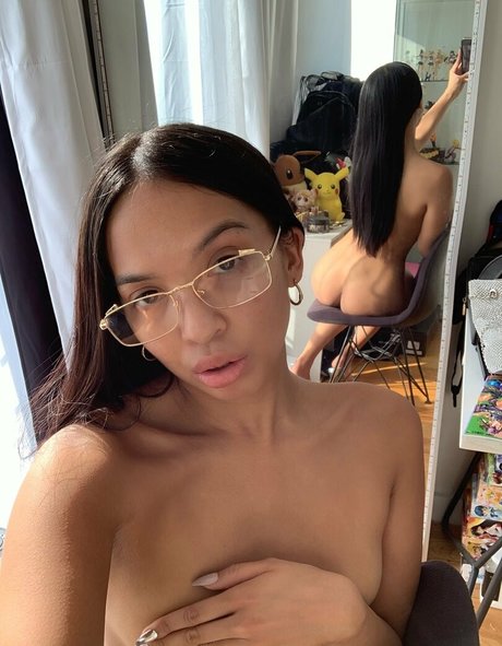 Nacktes geleaktes OnlyFans-Foto von Iconica