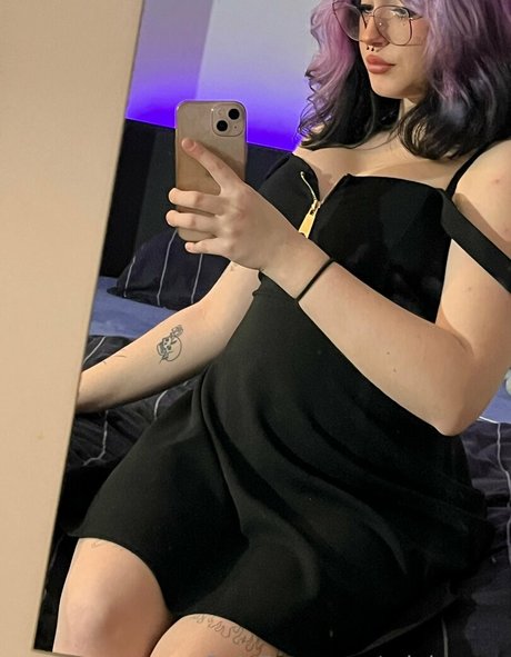Nacktes geleaktes OnlyFans-Foto von Miniasuna