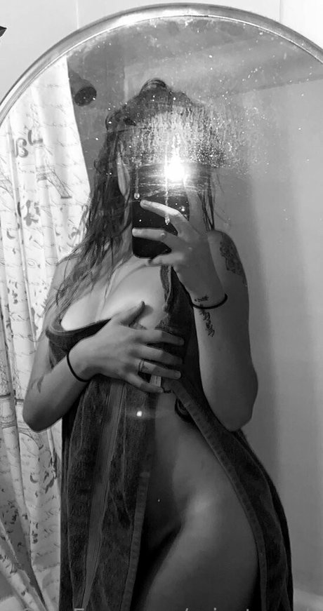 Nacktes geleaktes OnlyFans-Foto von Tyarah Dziedzic