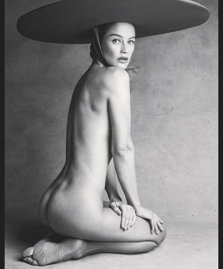 Nacktes geleaktes OnlyFans-Foto von Carolyn Murphy