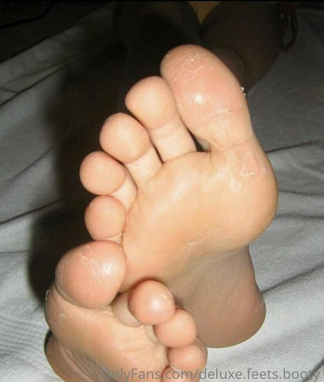 Nacktes geleaktes OnlyFans-Foto von Deluxefeetsbooty
