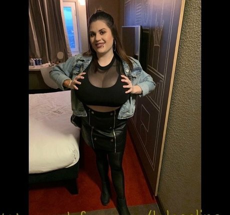 Nacktes geleaktes OnlyFans-Foto von Lolaceline