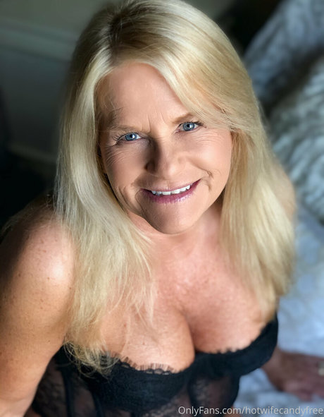 Nacktes geleaktes OnlyFans-Foto von Hotwifecandyfree