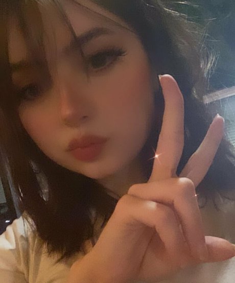 Nacktes geleaktes OnlyFans-Foto von Kupokissesfree