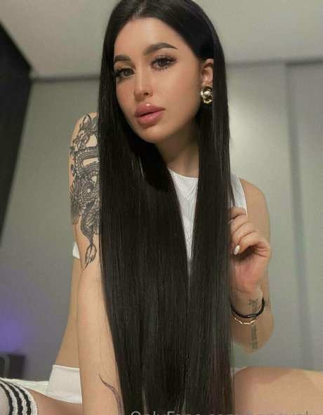 Nacktes geleaktes OnlyFans-Foto von Honeyaly