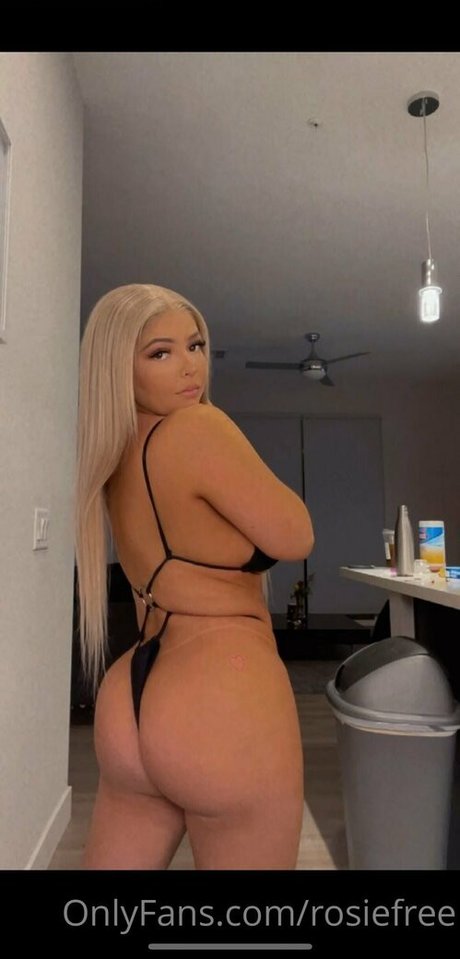 Nacktes geleaktes OnlyFans-Foto von Rosiefree