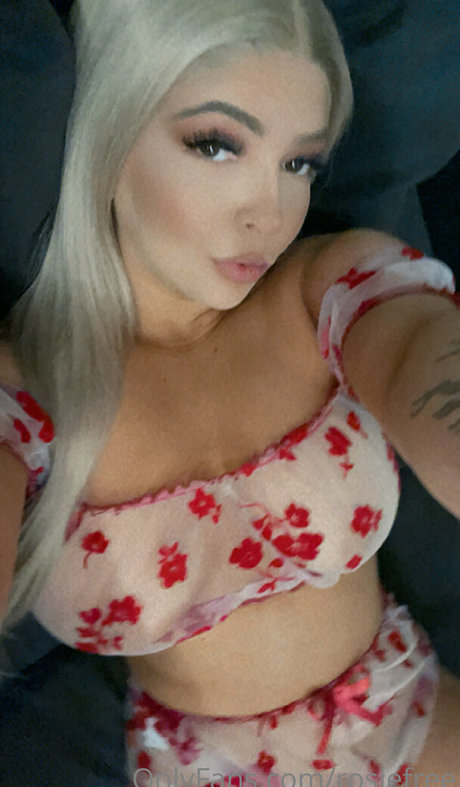 Nacktes geleaktes OnlyFans-Foto von Rosiefree