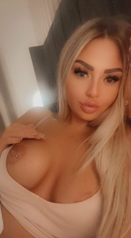 Nacktes geleaktes OnlyFans-Foto von Nadiarosexx