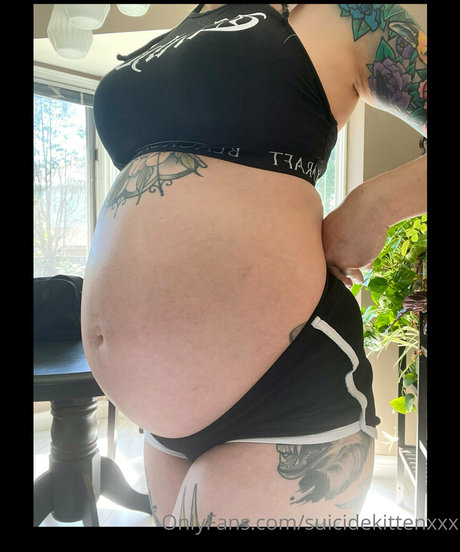 Nacktes geleaktes OnlyFans-Foto von Suicidekittenxxx
