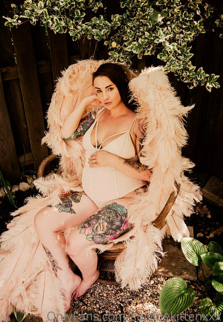 Nacktes geleaktes OnlyFans-Foto von Suicidekittenxxx