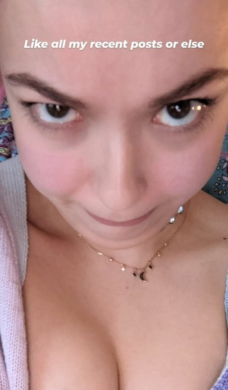 Nacktes geleaktes OnlyFans-Foto von Shaperka