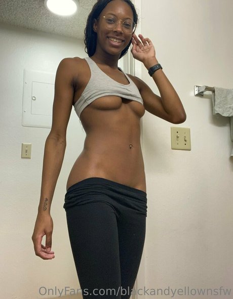 Nacktes geleaktes OnlyFans-Foto von Blackandyellownsfw