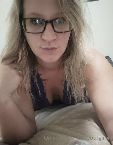 Nacktes geleaktes OnlyFans-Foto von Itsyourgirl44