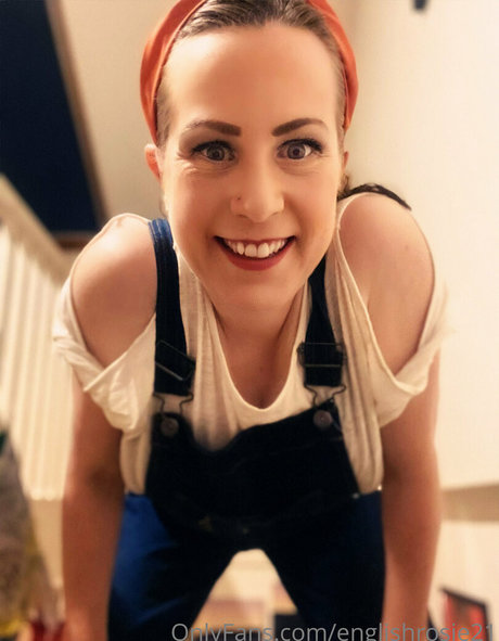 Nacktes geleaktes OnlyFans-Foto von Englishrosie21