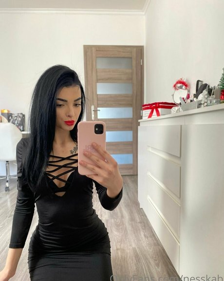 Nacktes geleaktes OnlyFans-Foto von Nesskab