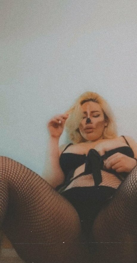 Nacktes geleaktes OnlyFans-Foto von Kmenotti