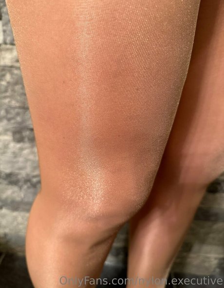 Nacktes geleaktes OnlyFans-Foto von Nylonexecutive
