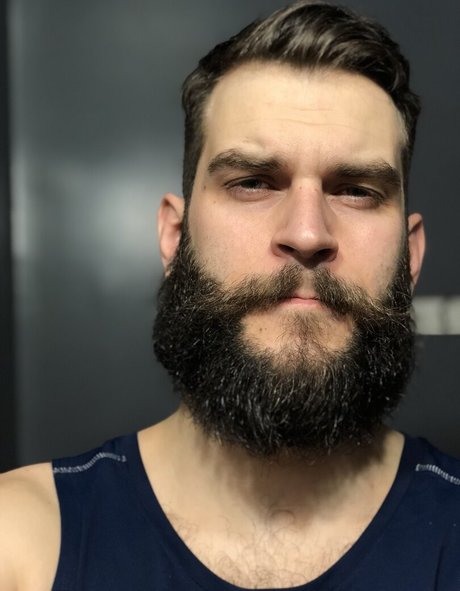 Nacktes geleaktes OnlyFans-Foto von Abeardedboy