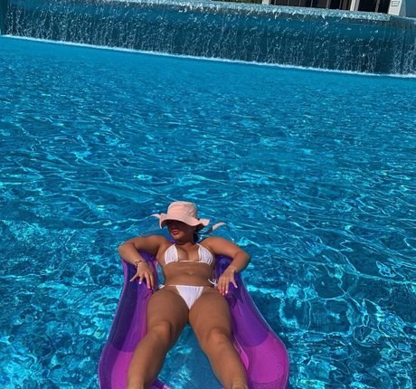 Nacktes geleaktes OnlyFans-Foto von Myprotein
