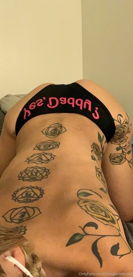 Nacktes geleaktes OnlyFans-Foto von Realgarnetrose