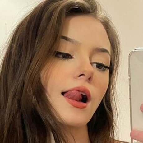 Nacktes geleaktes OnlyFans-Foto von Emily Holt