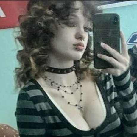 Gothqueenos