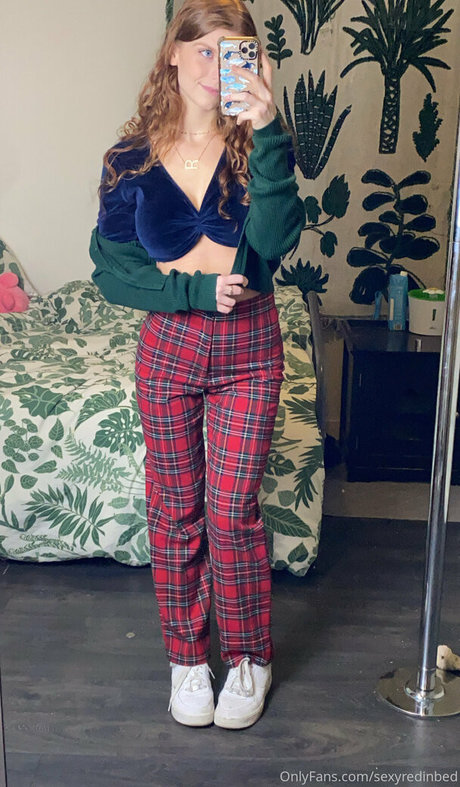 Sexyredinbed
