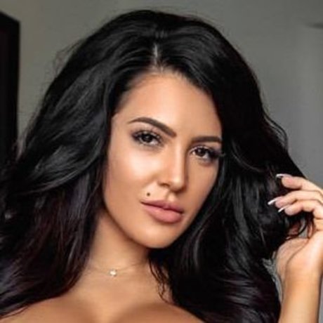 Nacktes geleaktes OnlyFans-Foto von Nikki Waka