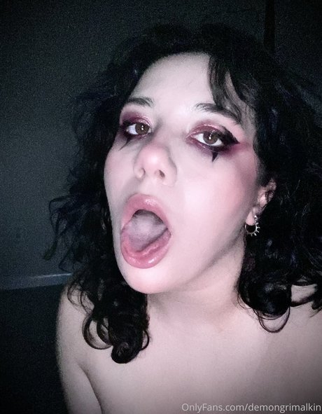Nacktes geleaktes OnlyFans-Foto von Demong Bugs