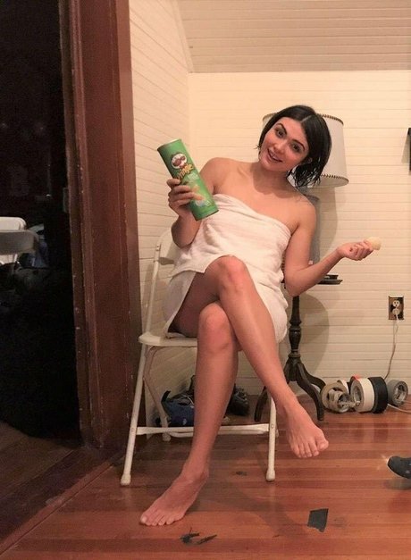 Nacktes geleaktes OnlyFans-Foto von Daniella Pineda