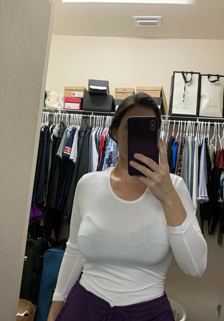 Nacktes geleaktes OnlyFans-Foto von Sexy Wife