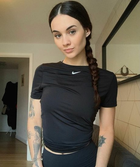Nacktes geleaktes OnlyFans-Foto von Sirenkahls