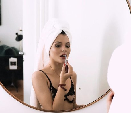 Nacktes geleaktes OnlyFans-Foto von Thbnlaure