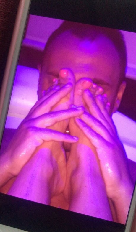 Nacktes geleaktes OnlyFans-Foto von Elianstriper