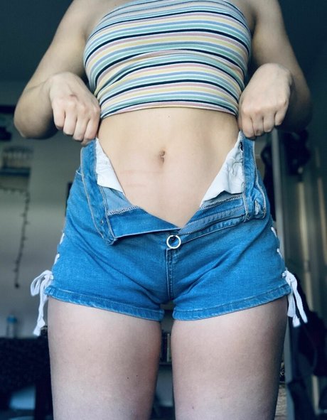 Nacktes geleaktes OnlyFans-Foto von Peachymaxine