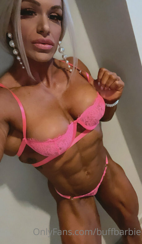 Nacktes geleaktes OnlyFans-Foto von Buffbarbie
