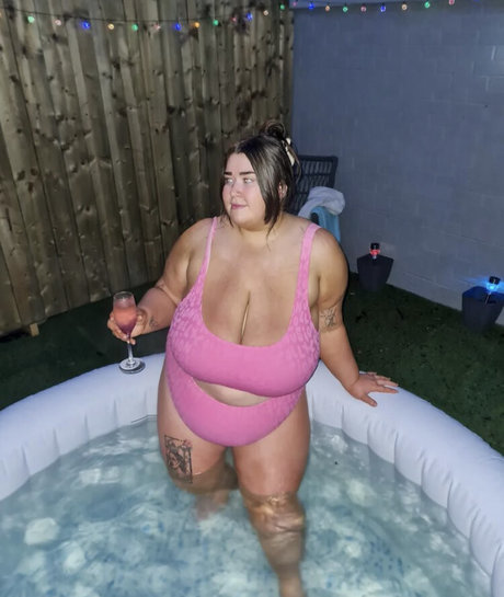 Nacktes geleaktes OnlyFans-Foto von Aimee Turley