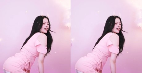 Nacktes geleaktes OnlyFans-Foto von Somsomo0o