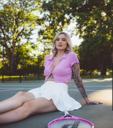 Nacktes geleaktes OnlyFans-Foto von Cassidy June