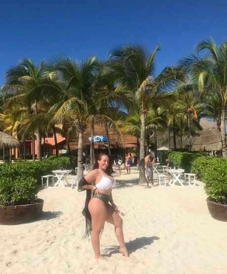 Nacktes geleaktes OnlyFans-Foto von Sydney Martichuski