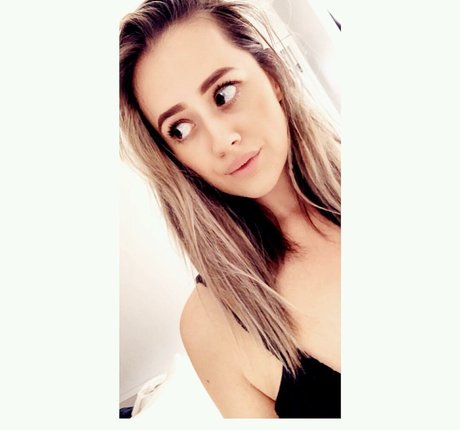 Nacktes geleaktes OnlyFans-Foto von Kathryn