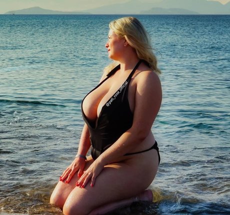 Nacktes geleaktes OnlyFans-Foto von Patirose