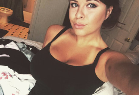 Nacktes geleaktes OnlyFans-Foto von Katie Larowe