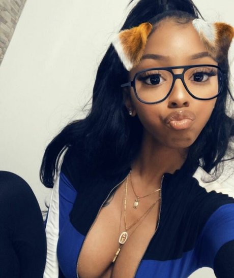 Nacktes geleaktes OnlyFans-Foto von Realamarie