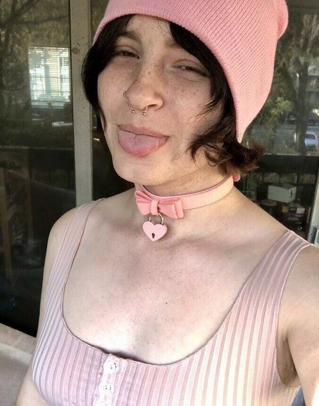 Nacktes geleaktes OnlyFans-Foto von Scarlet Skeie
