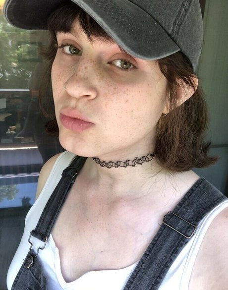 Nacktes geleaktes OnlyFans-Foto von Scarlet Skeie