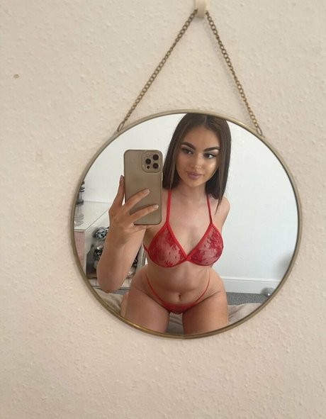 Nacktes geleaktes OnlyFans-Foto von Lily Macsall