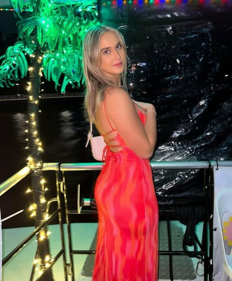 Nacktes geleaktes OnlyFans-Foto von Aimee Slayme