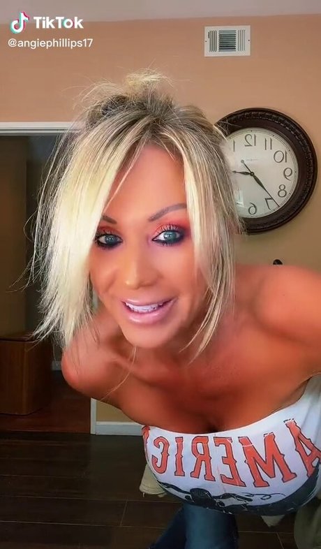 Nacktes geleaktes OnlyFans-Foto von Angie Phillips